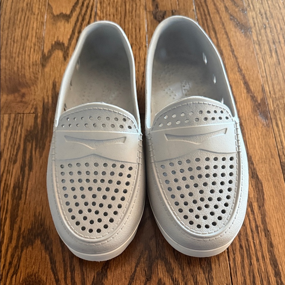 FLoaffers size 2 light grey